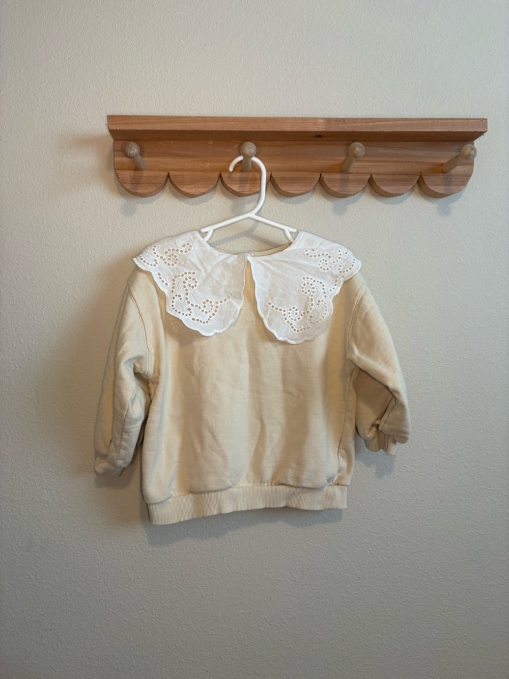 Zara Cream Sweatshirt with White Eyelet Collar